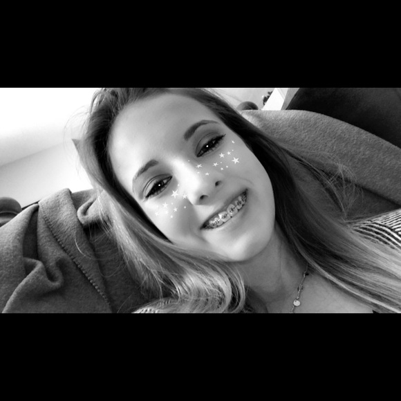 Meet your Posher, Ally - Picture 2 of 2